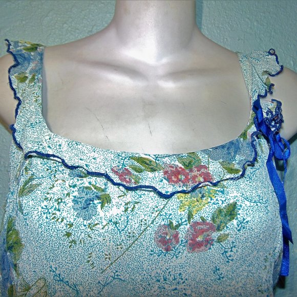 Pretty Layered Summer Dress - Picture 3 of 10